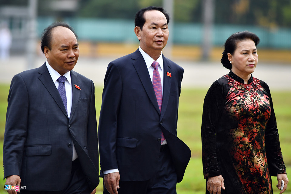 Đại biểu QH viếng Chủ tịch Hồ Chí Minh ngày khai mạc kỳ họp thứ 5